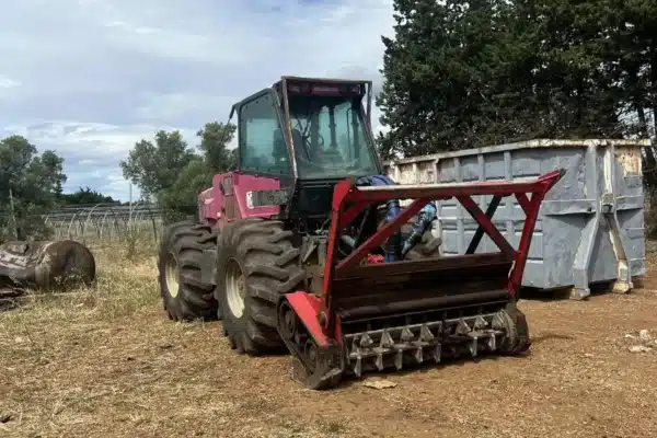 Broyeur rouge pour débroussaillage